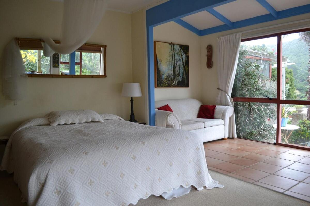 Great Barrier Oasis Lodge Tryphena Exterior foto